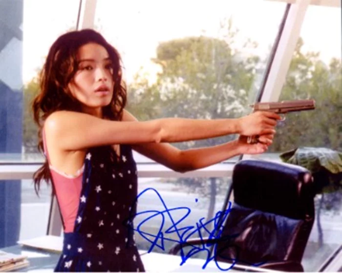 Shu Qi autograph