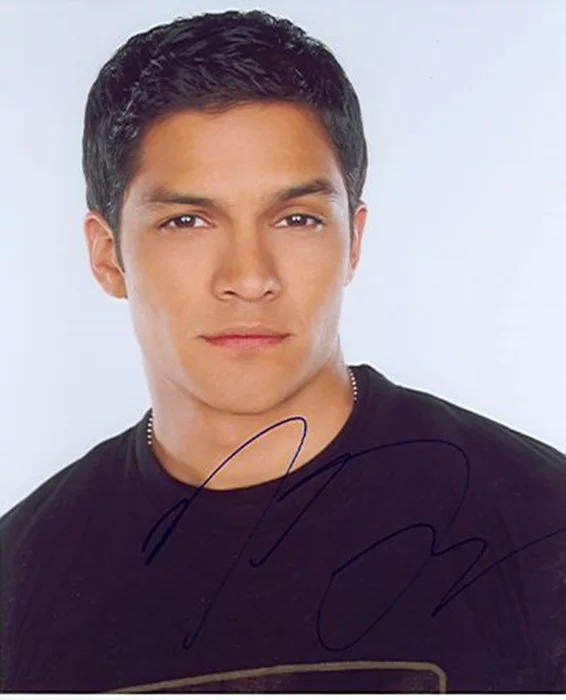 Nicholas Gonzalez autograph