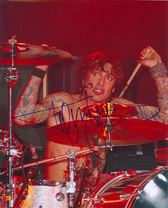 Tommy Lee autograph