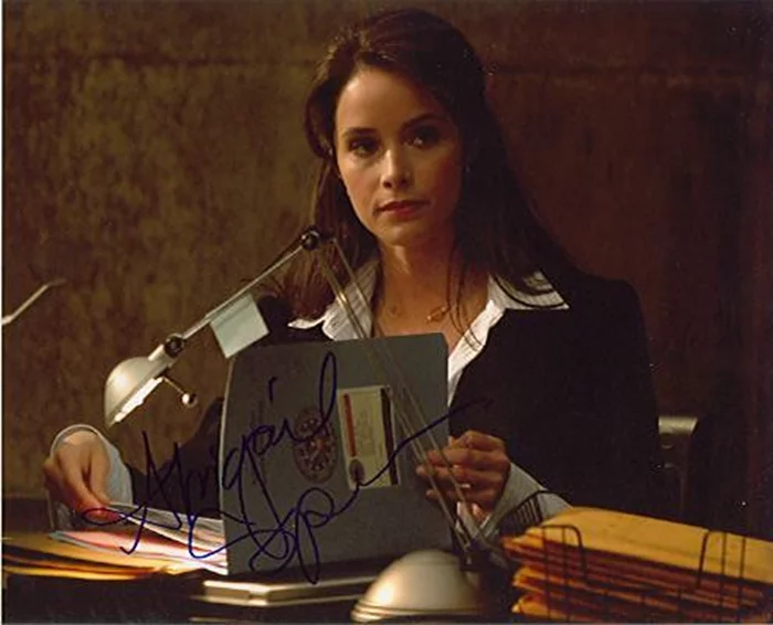 Abigail Spencer autograph