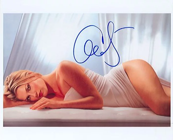 Ali Larter autograph