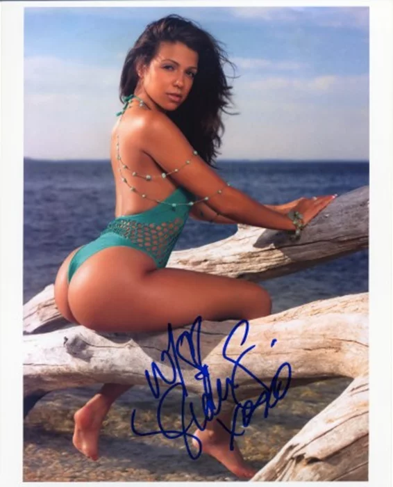 Vida Guerra autograph
