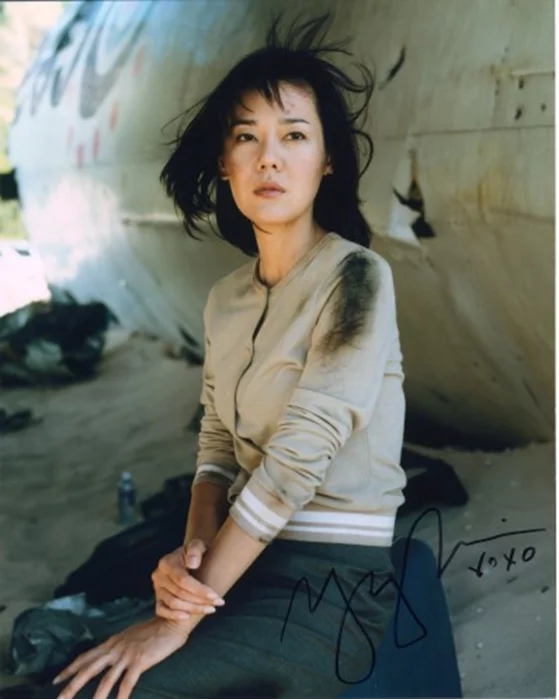 Yunjin Kim autograph