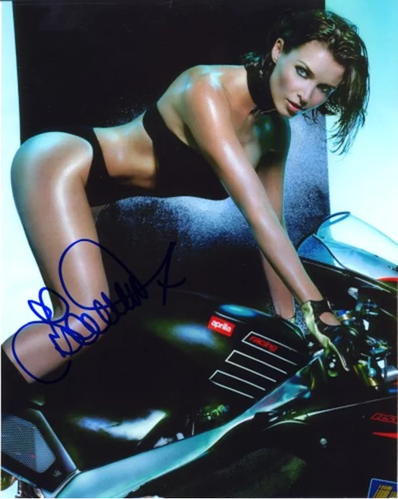 Dannii Minogue autograph