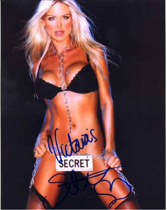 Victoria Silvstedt autograph