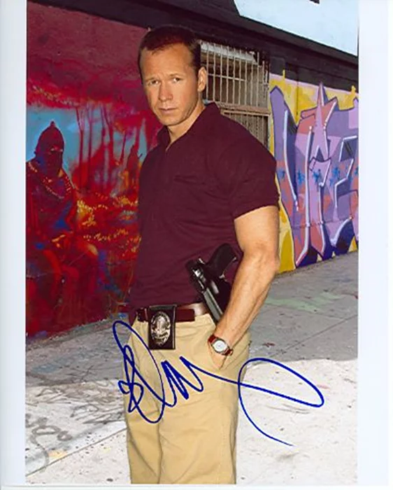 Donnie Wahlberg autograph