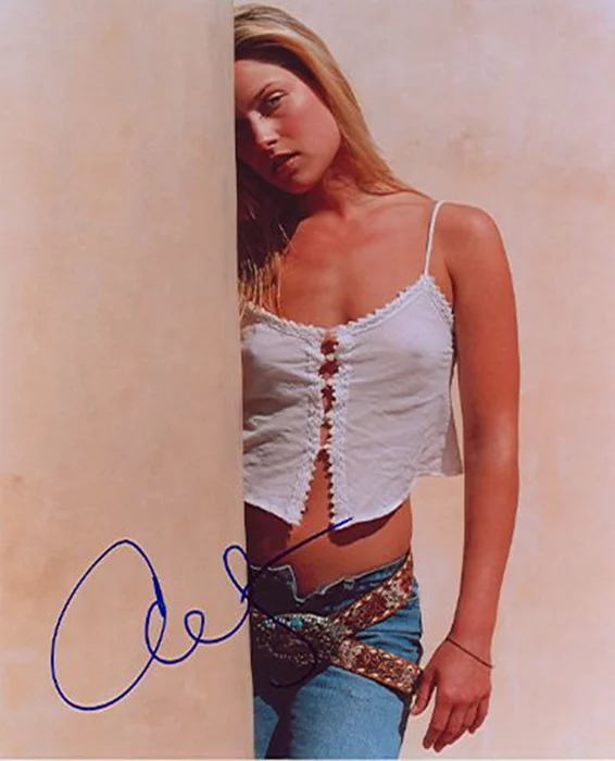 Ali Larter autograph