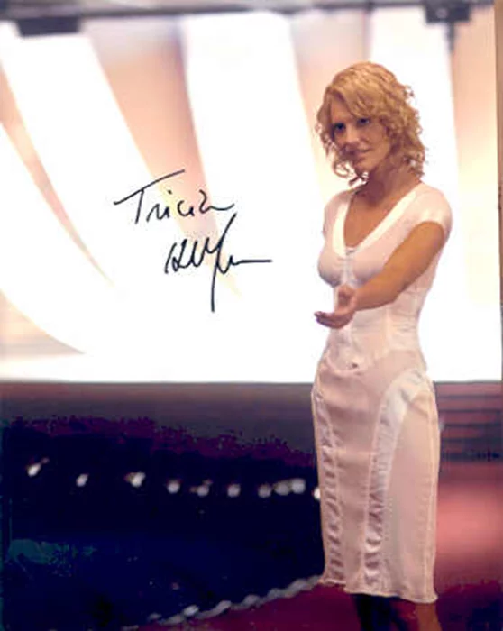 Tricia Helfer autograph