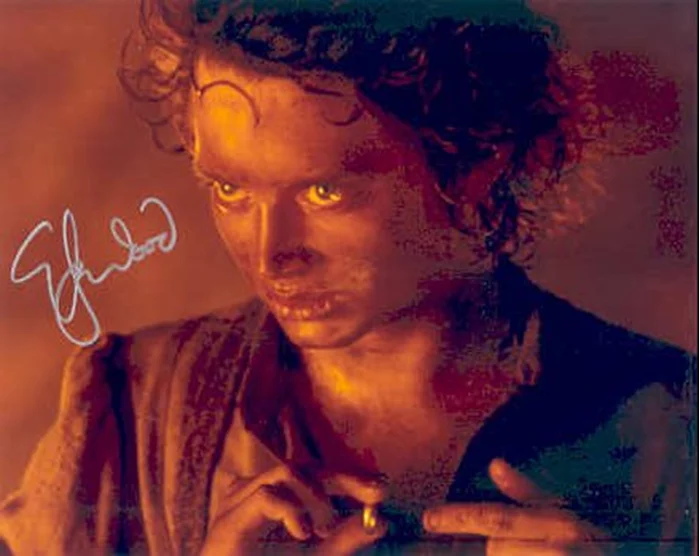 Elijah Wood autograph