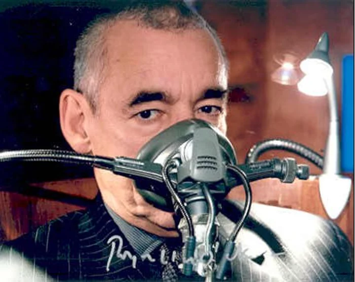 Roger Lloyd Pack autograph
