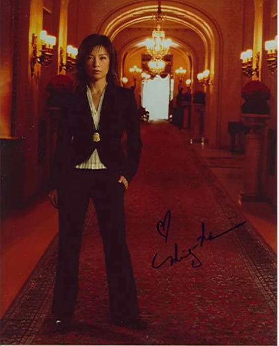 Ming-Na Wen autograph