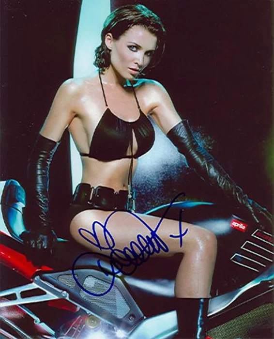 Dannii Minogue autograph