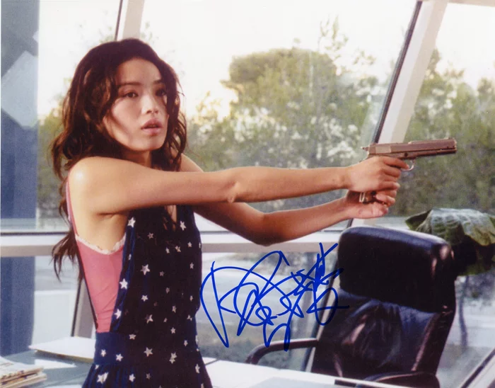 Shu Qi autograph