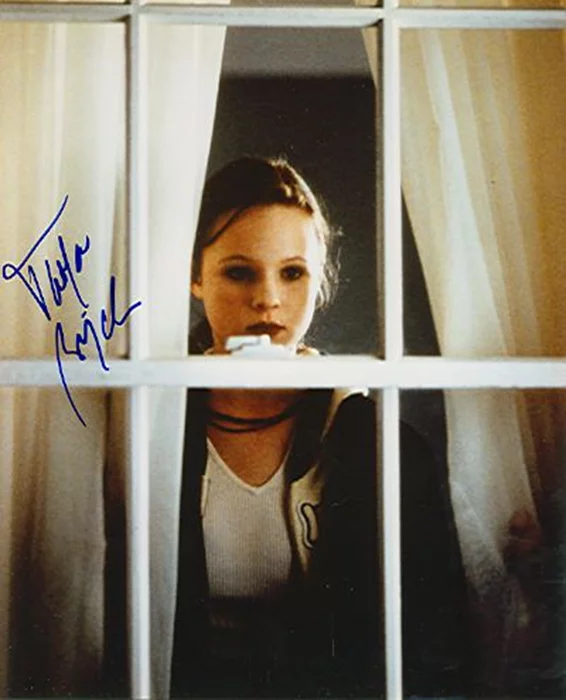 Thora Birch autograph