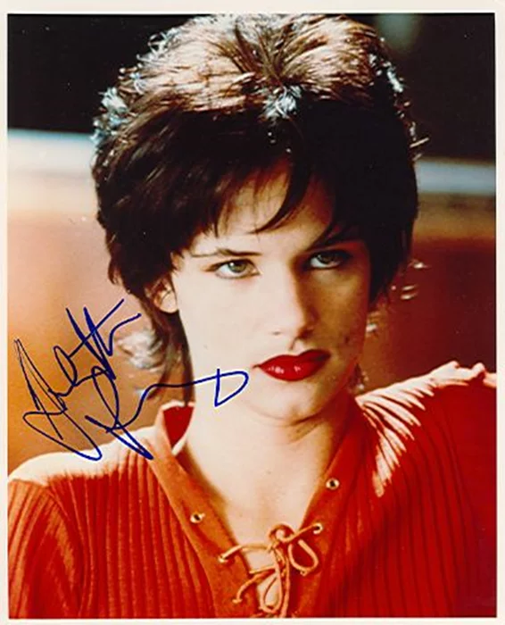Juliette Lewis autograph