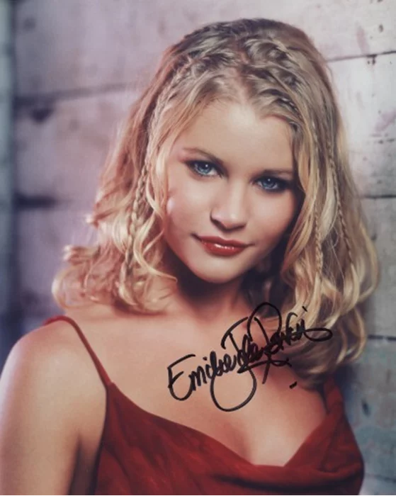 Emilie de Ravin autograph