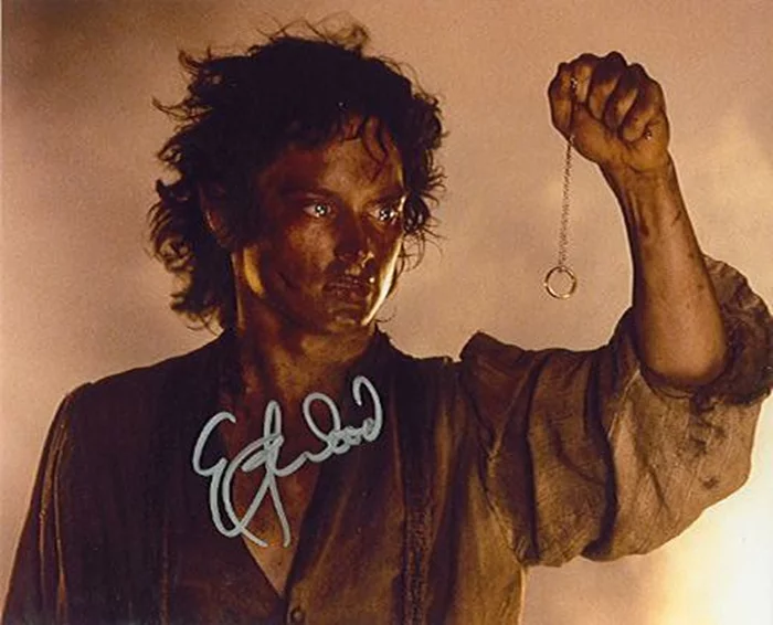 Elijah Wood autograph