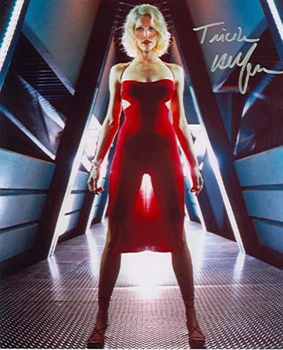Tricia Helfer autograph