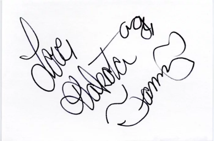 Dakota Fanning autograph
