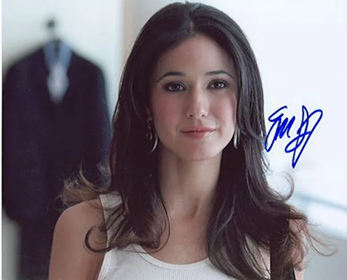 Emmanuelle Chriqui autograph