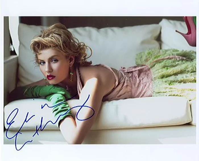 Elisha Cuthbert autograph