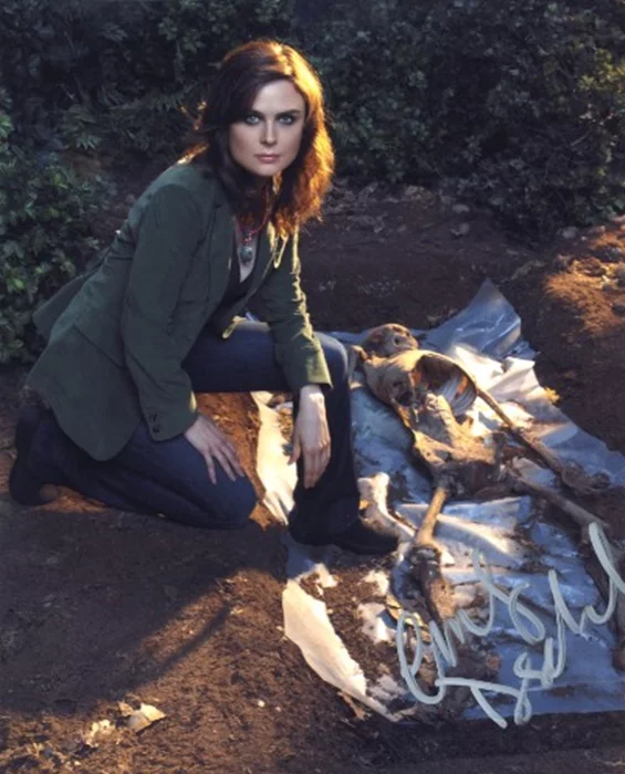 Emily Deschanel autograph