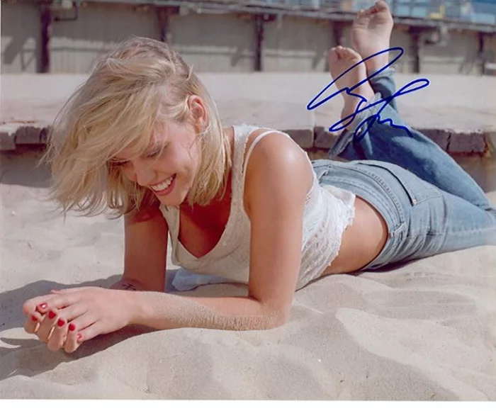 Agnes Bruckner autograph