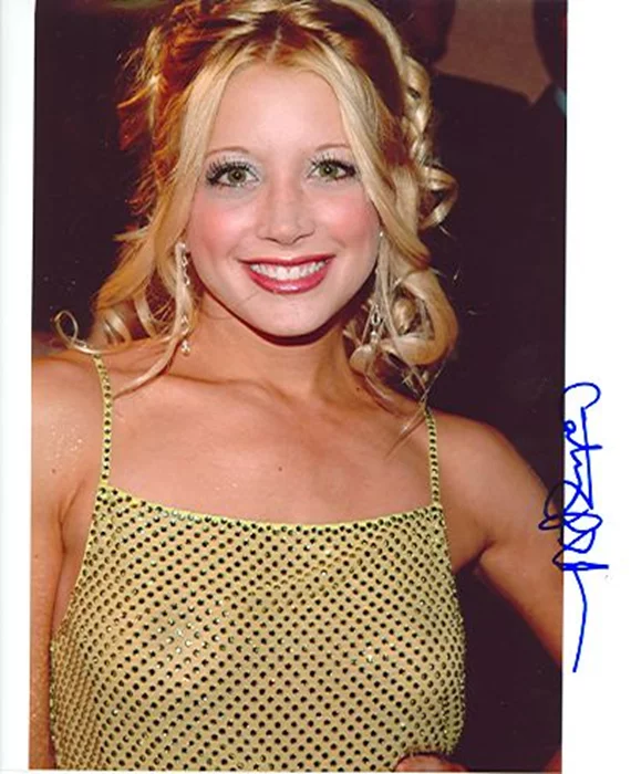 Courtney Peldon autograph