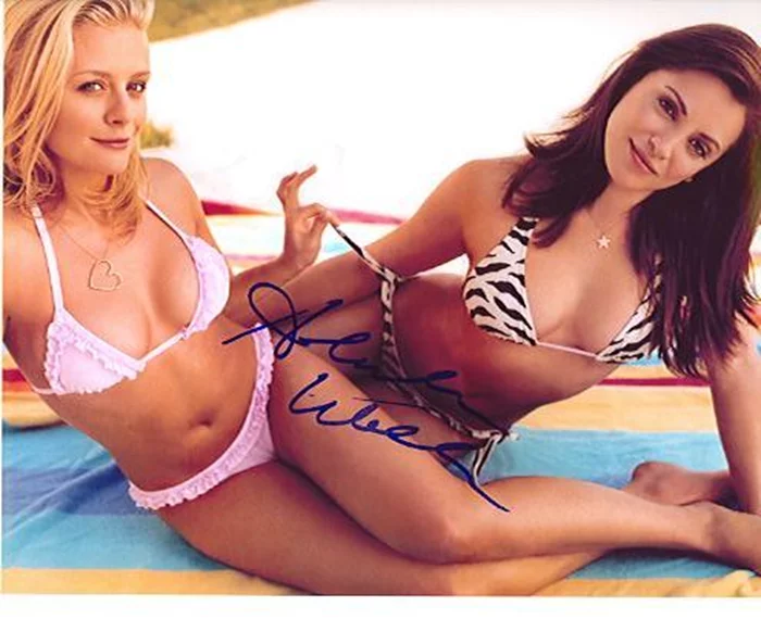 Alanna Ubach autograph