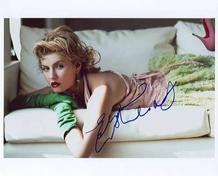 Elisha Cuthbert autograph