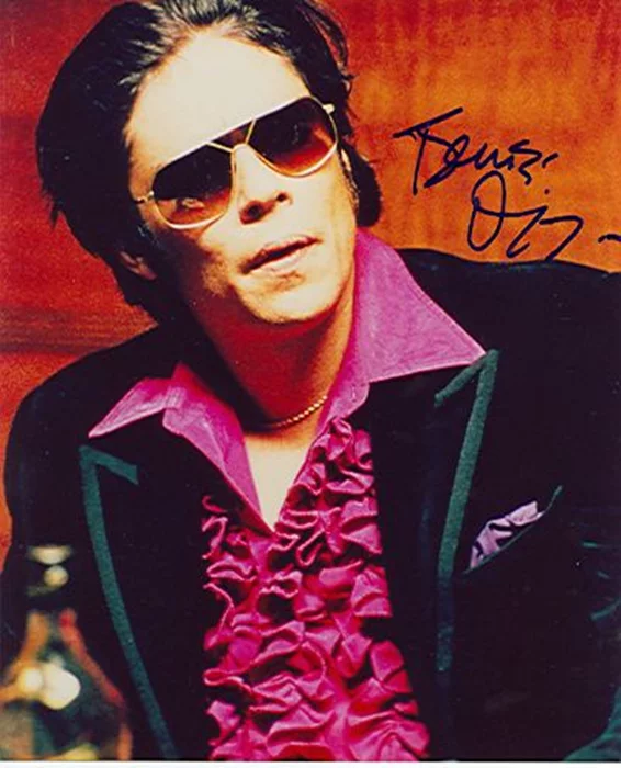 Benicio Del Toro autograph