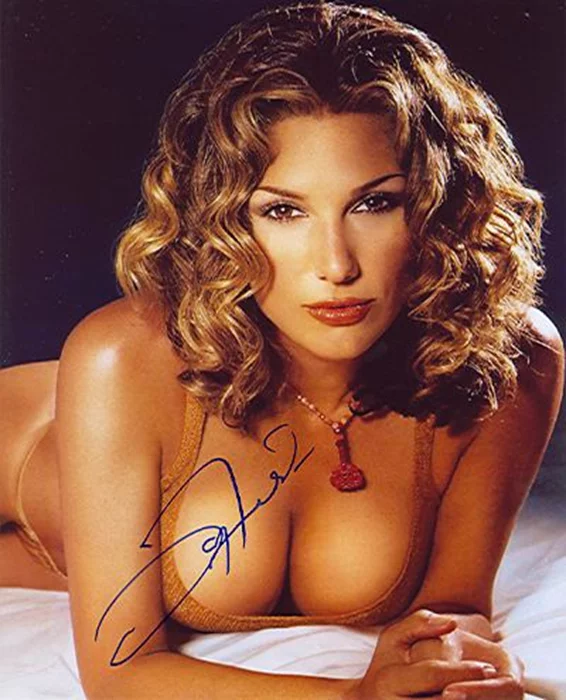 Daisy Fuentes autograph