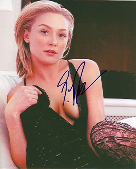Elisabeth Rohm autograph