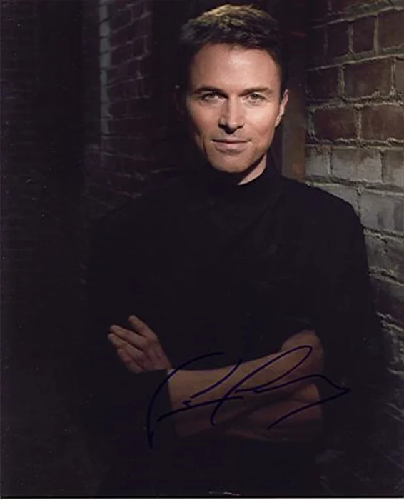Tim Daly autograph