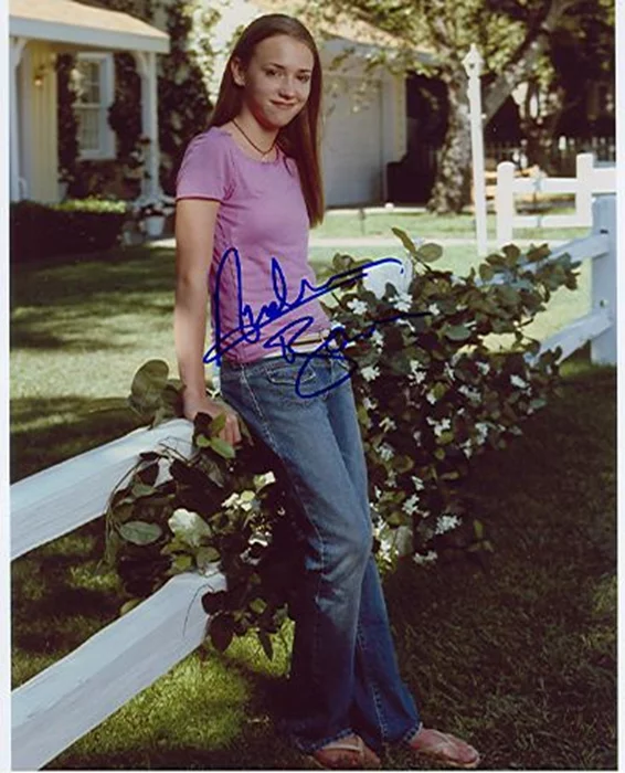 Andrea Bowen autograph