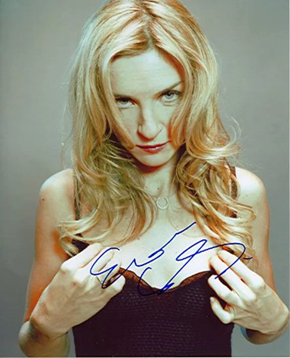 Ever Carradine autograph