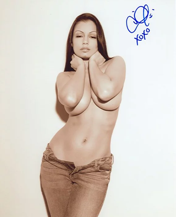 Aria Giovanni autograph
