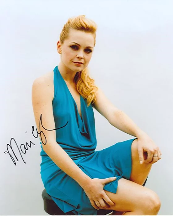 Marisa Coughlan autograph