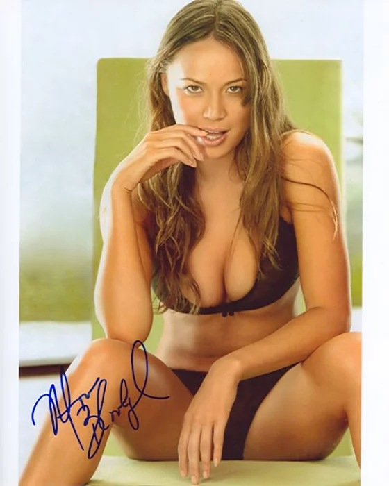 Moon Bloodgood autograph