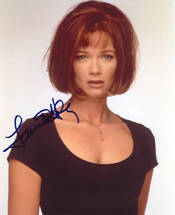 Lauren Holly autograph
