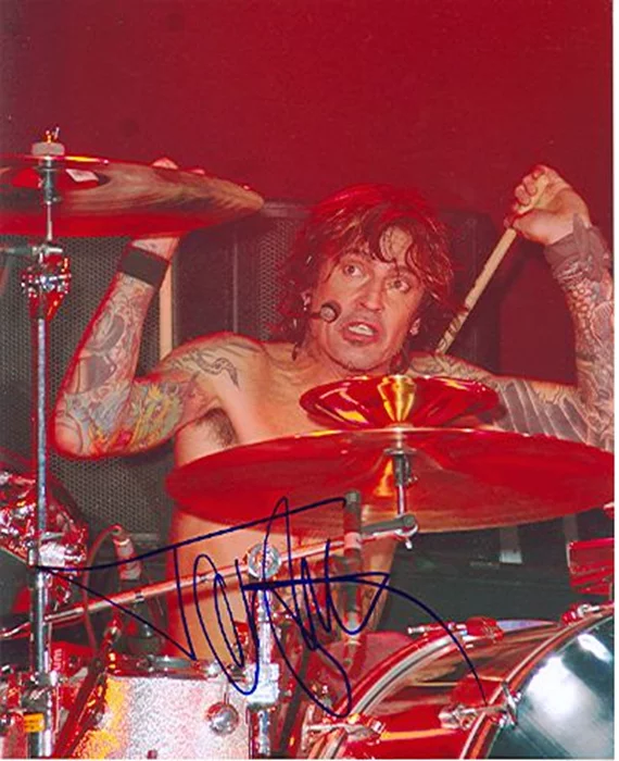 Tommy Lee autograph