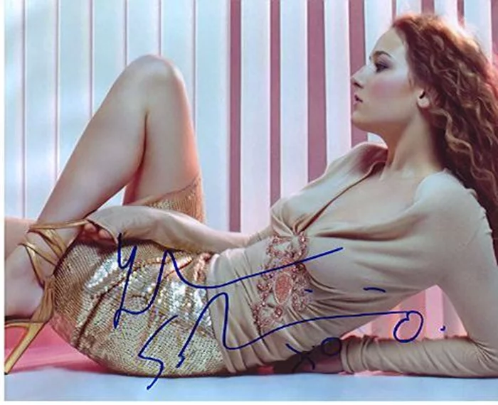 Leelee Sobieski autograph