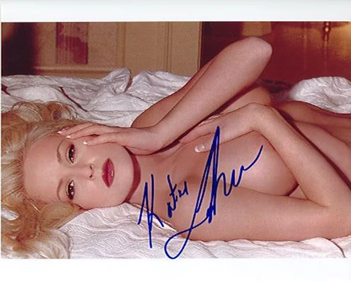 Katie Lohmann autograph