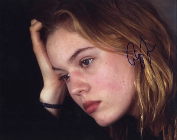 Agnes Bruckner autograph