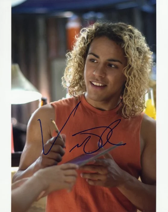 Victor Rasuk autograph