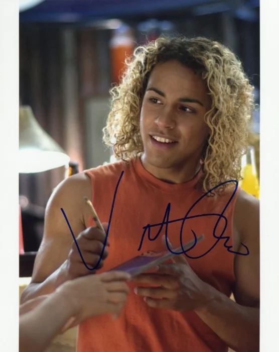 Victor Rasuk autograph