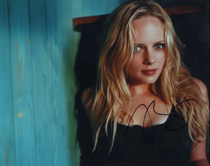 Marley Shelton autograph