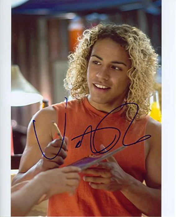Victor Rasuk autograph