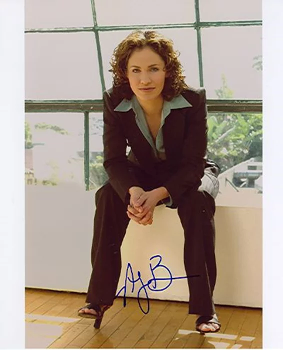 Amy Brenneman autograph