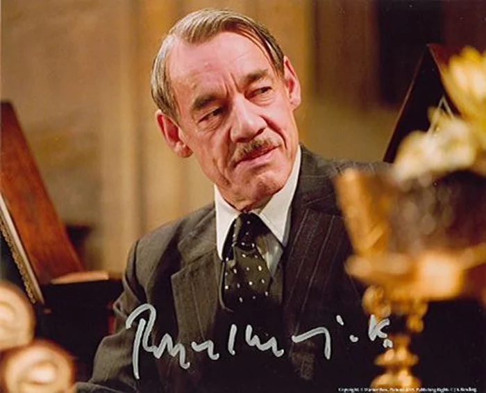 Roger Lloyd Pack autograph